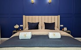 Bella Luna Luxury Suites - Chic Residence In Historic Square